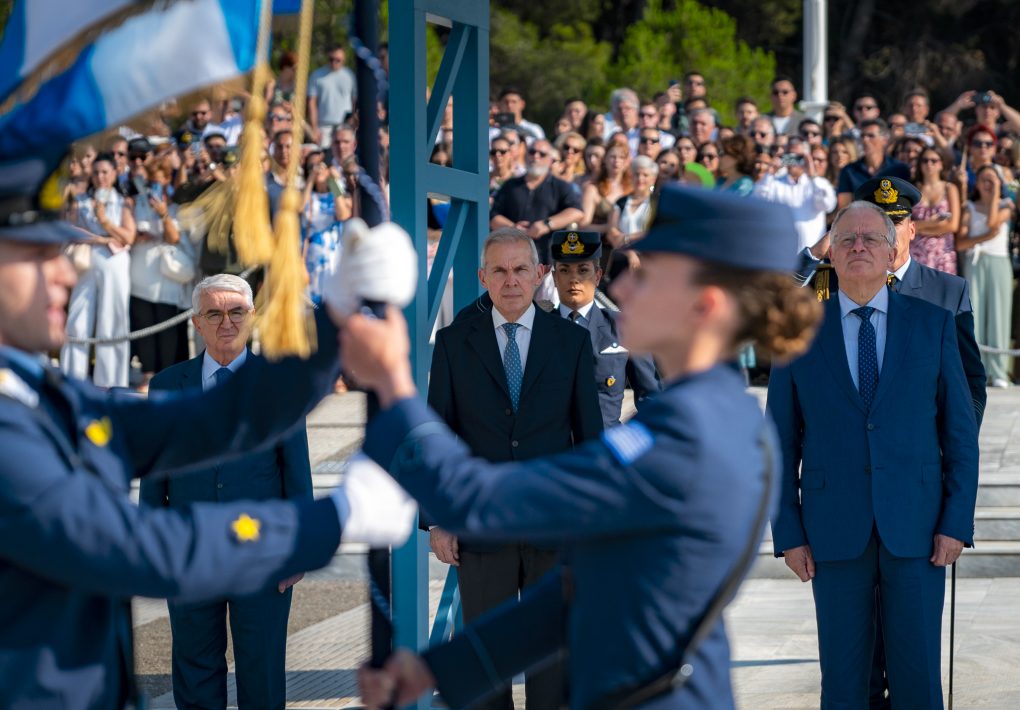Παρουσία ΥΦΕΘΑ Θανάση Δαβάκη στην τελετή ορκωμοσίας των νέων Ανθυποσμηναγών και Ανθυπολοχαγών στη Σχολή Ικάρων