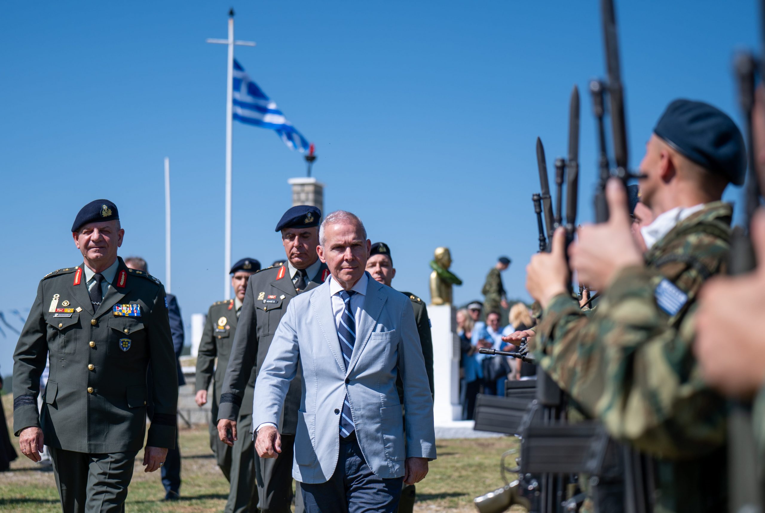 Παρουσία ΥΦΕΘΑ Θανάση Δαβάκη στη Φούρκα για τις εκδηλώσεις μνήμης για τη γυναίκα της Πίνδου και τους Αξιωματικούς Κωνσταντίνο Δαβάκη και Αλέξανδρο Διάκο