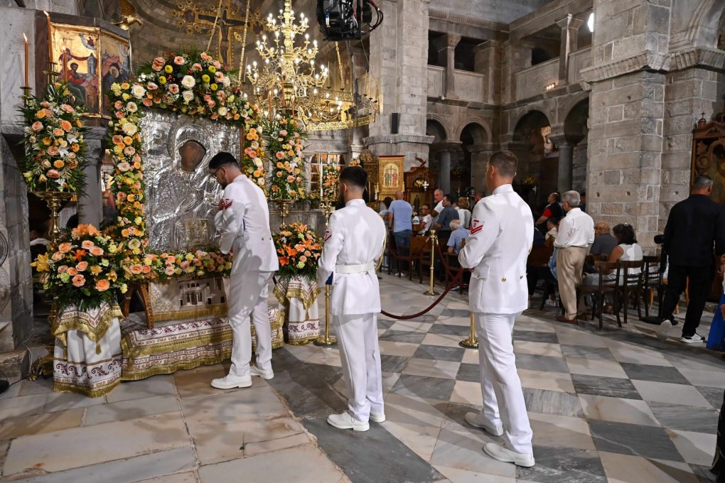 Παρουσία ΥΕΘΑ Ν. Δένδια στον εορτασμό της Κοίμησης της Θεοτόκου στο Ιερό Προσκύνημα Παναγίας Εκατονταπυλιανής Πάρου