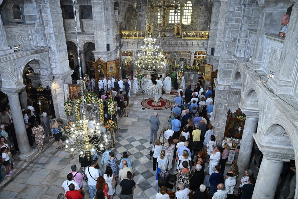 Παρουσία ΥΕΘΑ Ν. Δένδια στον εορτασμό της Κοίμησης της Θεοτόκου στο Ιερό Προσκύνημα Παναγίας Εκατονταπυλιανής Πάρου