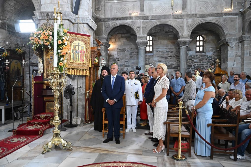 Παρουσία ΥΕΘΑ Ν. Δένδια στον εορτασμό της Κοίμησης της Θεοτόκου στο Ιερό Προσκύνημα Παναγίας Εκατονταπυλιανής Πάρου