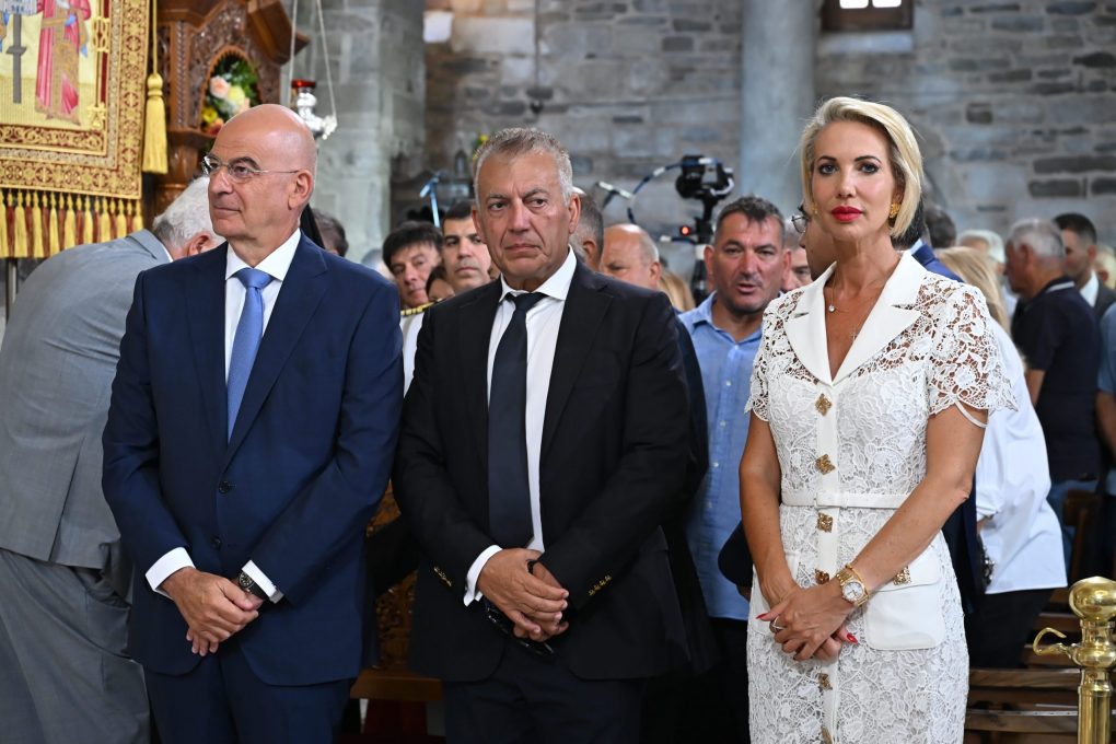 Παρουσία ΥΕΘΑ Ν. Δένδια στον εορτασμό της Κοίμησης της Θεοτόκου στο Ιερό Προσκύνημα Παναγίας Εκατονταπυλιανής Πάρου