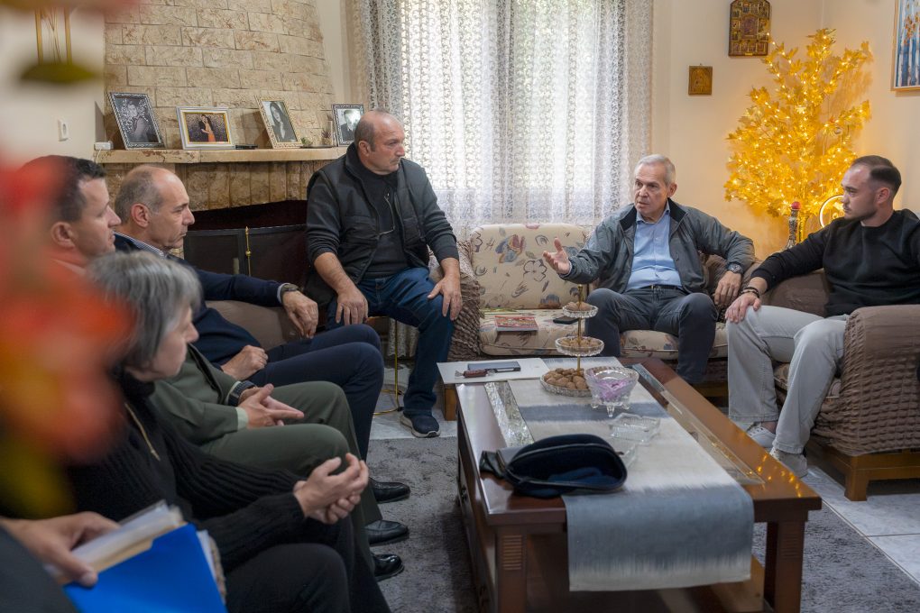 Στο Άργος Ορεστικό ο ΥΦΕΘΑ Θανάσης Δαβάκης και ο Κύπριος Επίτροπος Μάριος Χαρτσιώτης για το ζήτημα των αγνοουμένων του 1974